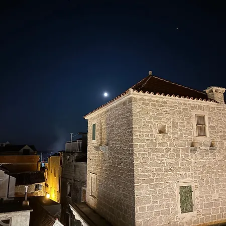 Downtown Stone House 度假居 *