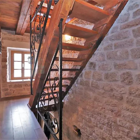 Downtown Stone House 度假居