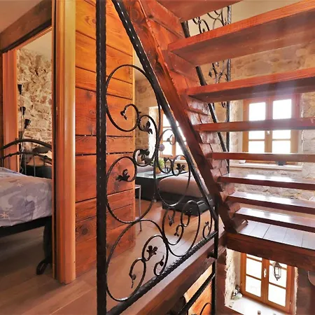 Downtown Stone House * 沃迪切