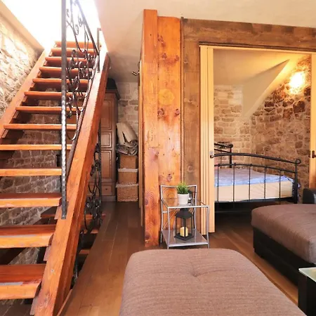 Downtown Stone House Holiday home *