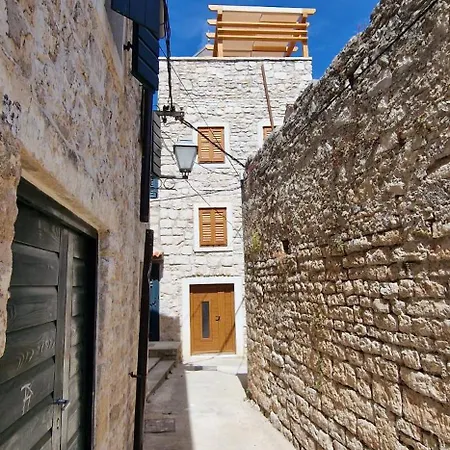 Downtown Stone House بيت للعطل فوديس