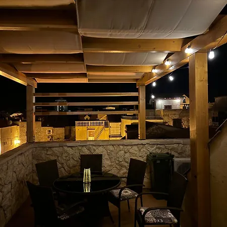 Downtown Stone House 沃迪切