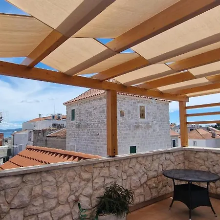 Downtown Stone House فوديس