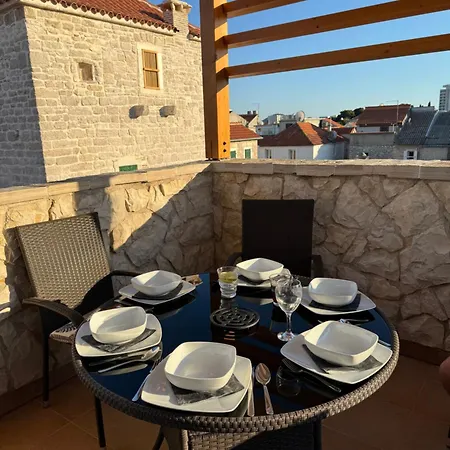 بيت للعطل Downtown Stone House *