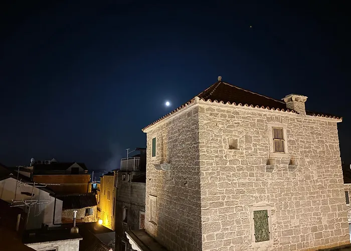 Downtown Stone House 度假居 *