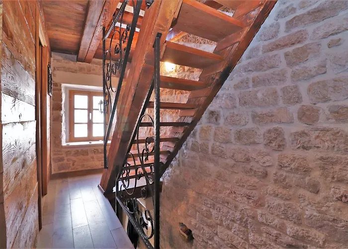 Downtown Stone House 度假居