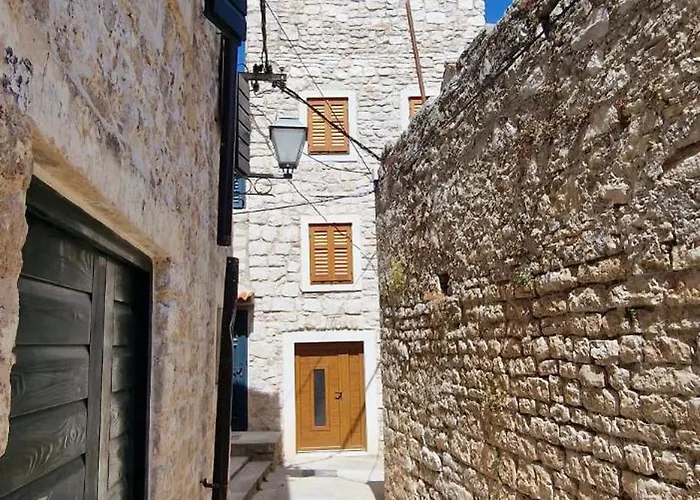 Downtown Stone House 度假居 沃迪切