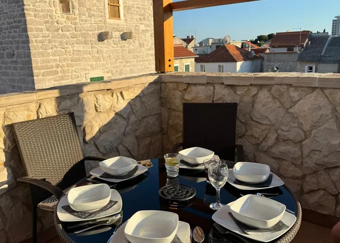 度假居 Downtown Stone House *